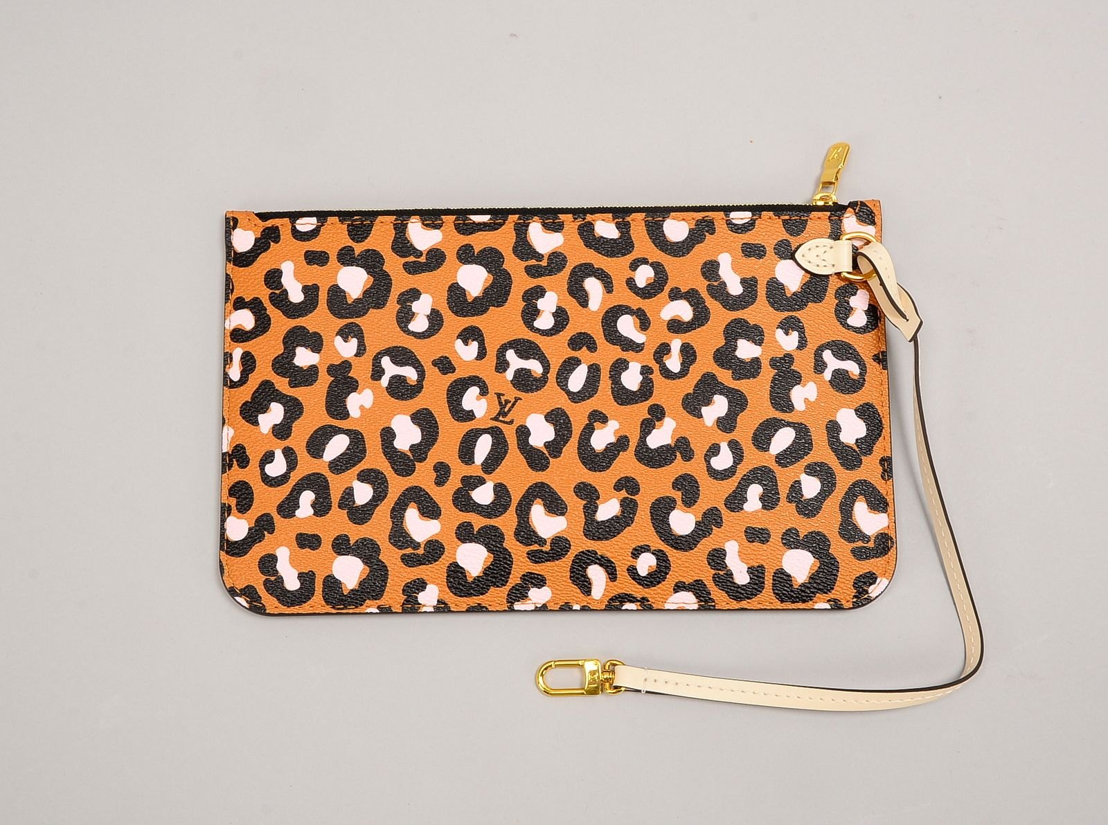 Louis Vuitton, Pouch, 'Wild at heart', braunes Canvas, neuw.; Maße 25 x 15,5 x 2 cm
