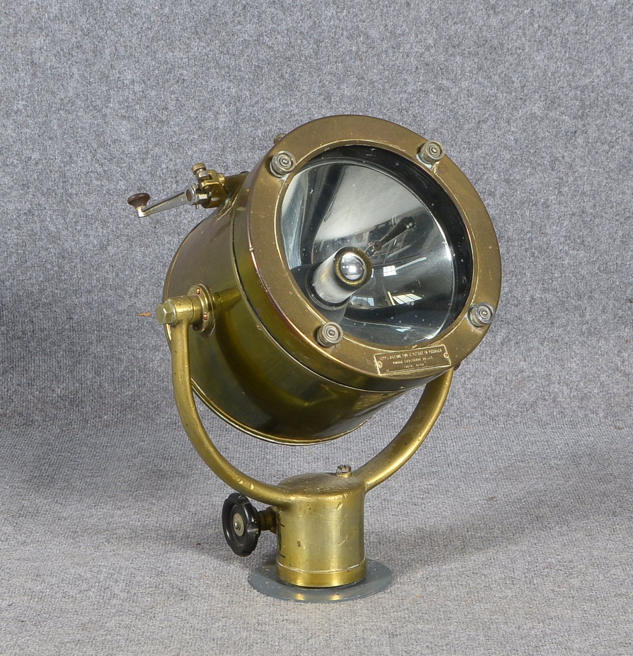 Morse-Scheinwerfer (Japan), Type 'SM-20D', Messing/Bronze; Höhe 52 cm, Ø 30 cm