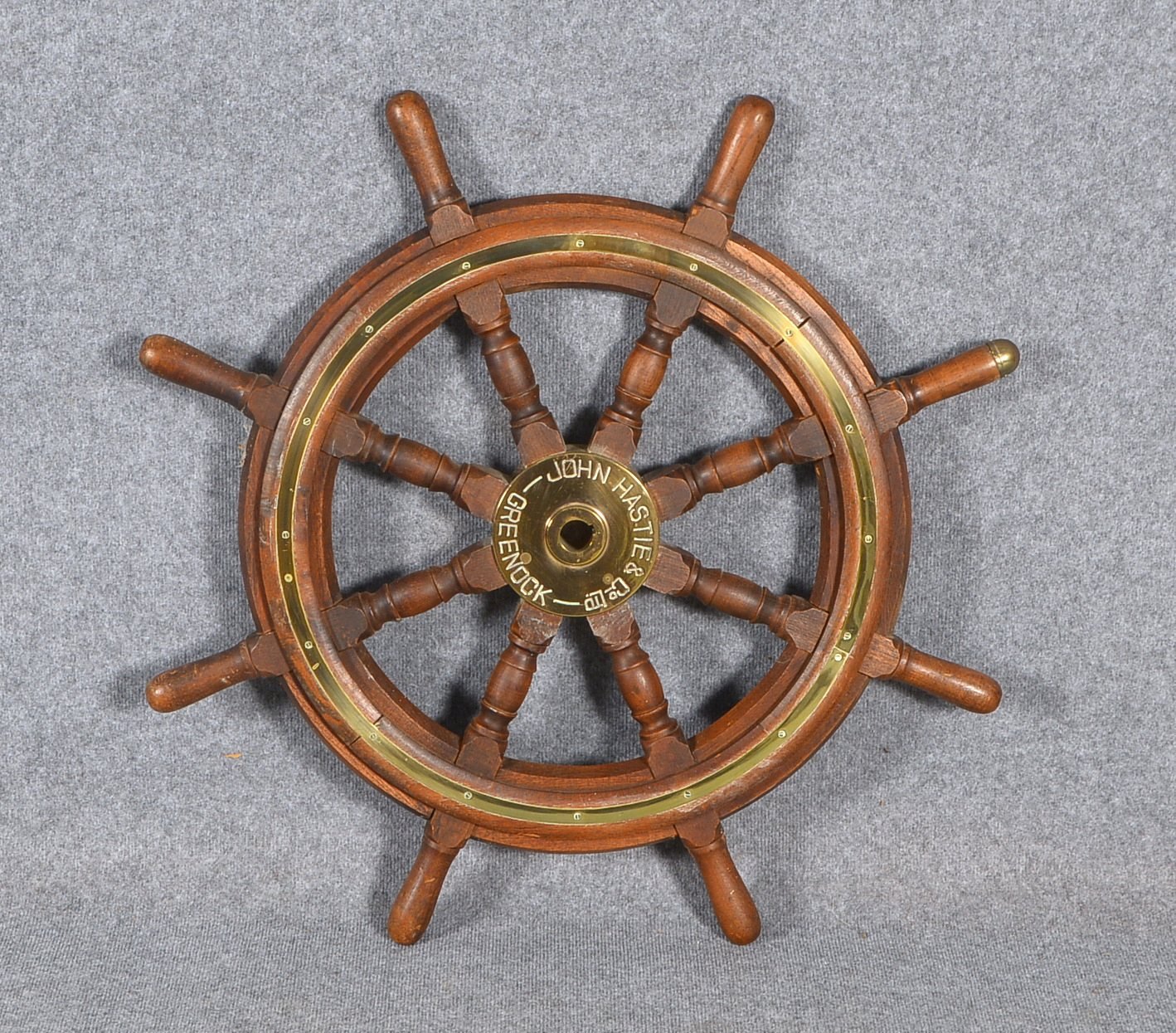 Schiffssteuerrad (John Hastie & Co./Greenock), Holz und Bronze; Ø 92 cm