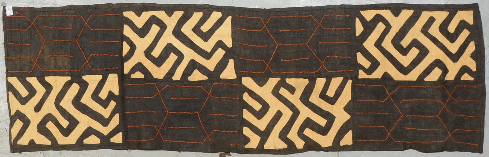 Ethnische Textilie (Stamm der Bakuba/Kongo), Raffia-Gewebe; Maße 60 x 195 cm