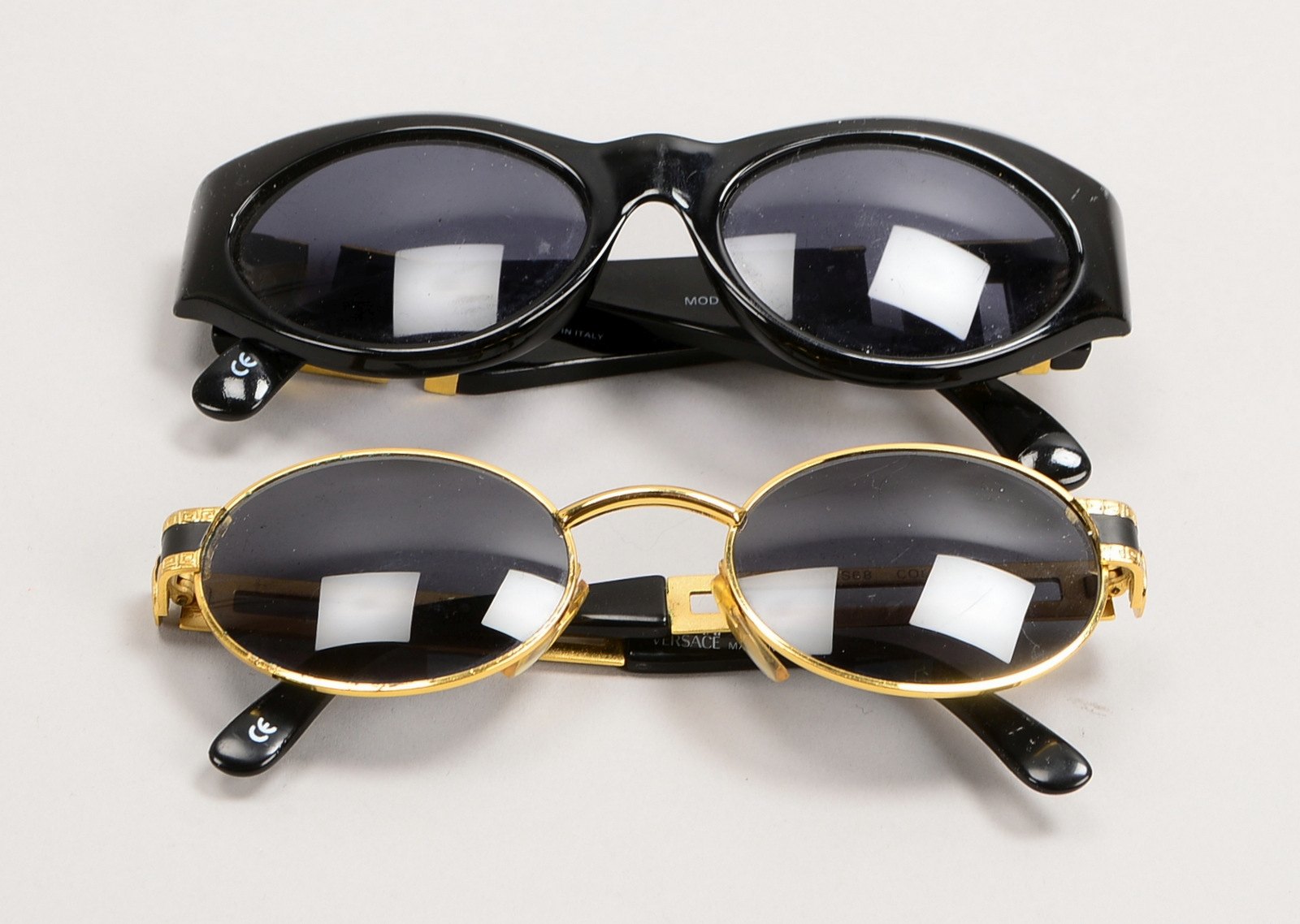2 Versace-Sonnenbrillen, 1x 'T 74', 'Col. 852'; 1x 'S 68', 'Col. 16 M', im orig. VBeutel