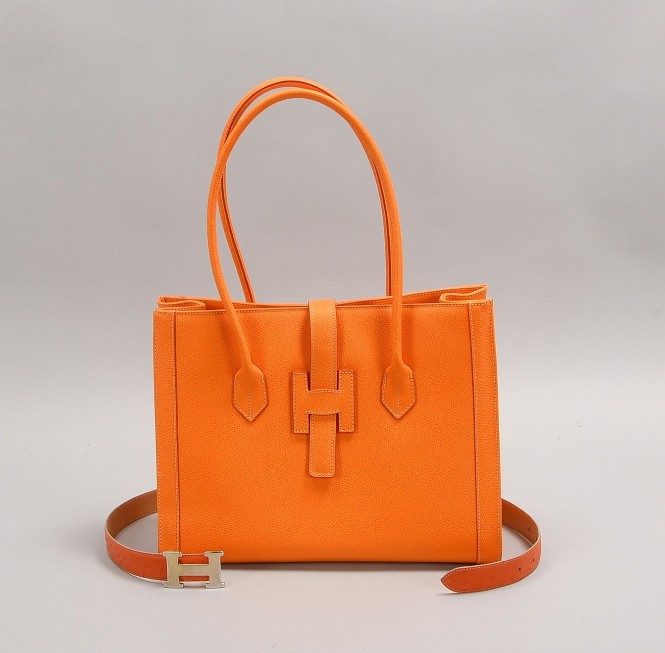 Designer-Handtasche ('H'/Italien), orangef. gepr. Leder, neuw.; und Gürtel, Länge 90 cm