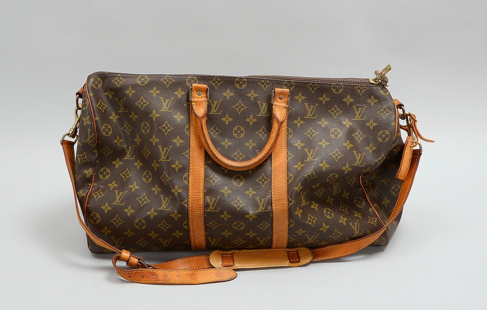 Louis Vuitton-Reisetasche, mit Tragegurt und Schließe, guter gebr. Zust.; Maße 50 x 30 cm