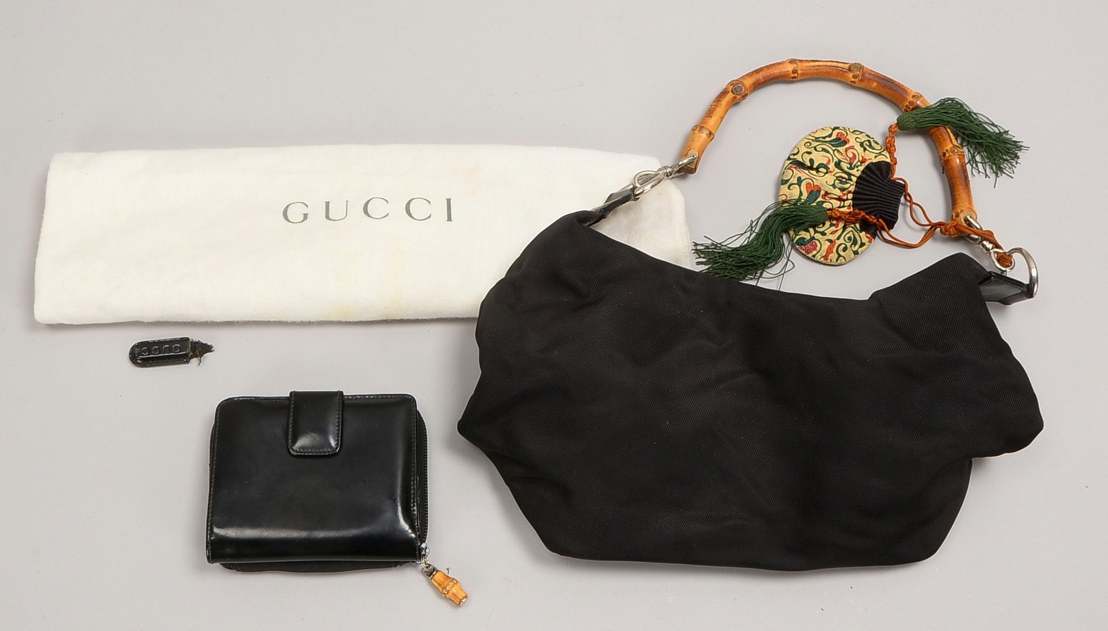 Gucci-Handtasche und Geldbörse, 'Hobo', schw. Nylon/Lackleder und Bambus