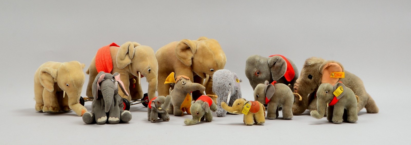 13x Sammler-Stofftiere (überw. Steiff) 'Elefanten', versch. Größen/Ausführungen
