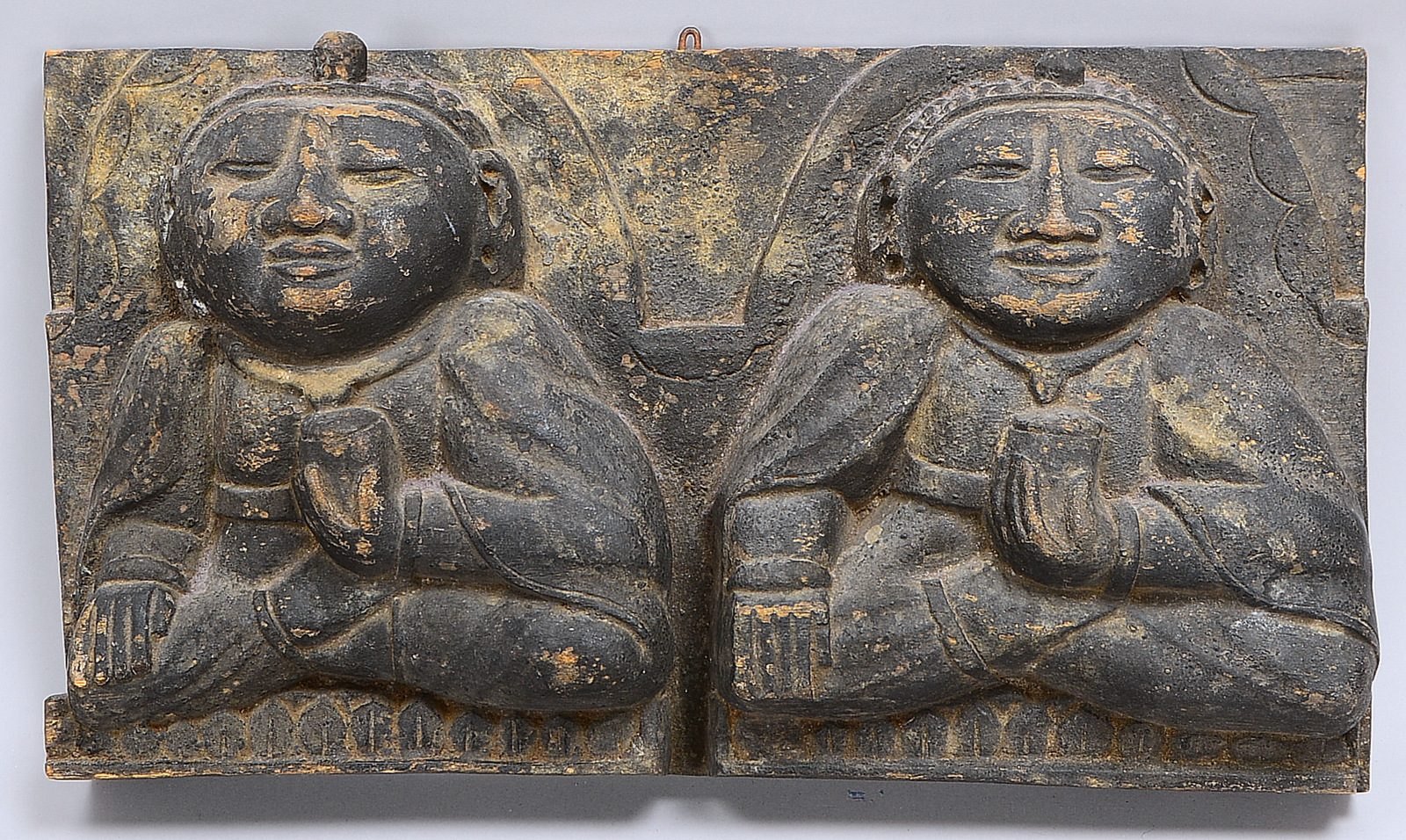 Holzrelief, alt, 'Zwei Buddhas in Meditationshaltung'; Höhe 26 cm, Breite 50, Tiefe 9 cm