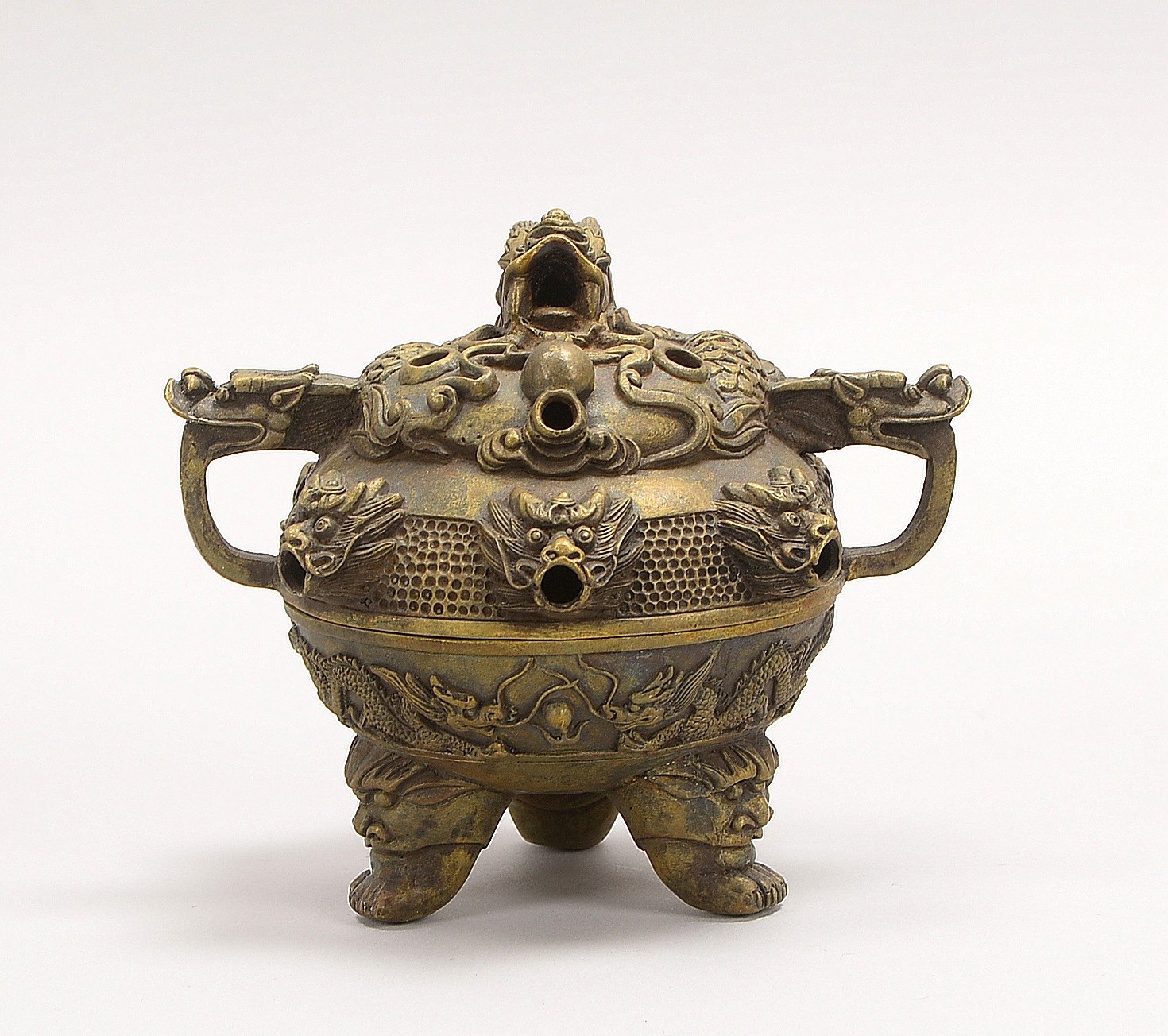 Räuchergefäß/Koro (China), alt, Bronzeguss, mit Siegel; Höhe 15 cm, Breite 16 cm