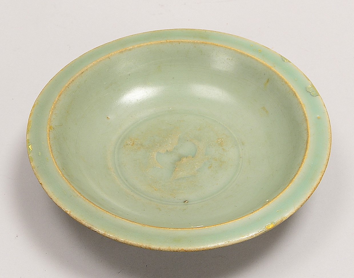 Lotusteller (China), Steinzeug mit seladonfarbener Glasur; Durchmesser Ø 19 cm