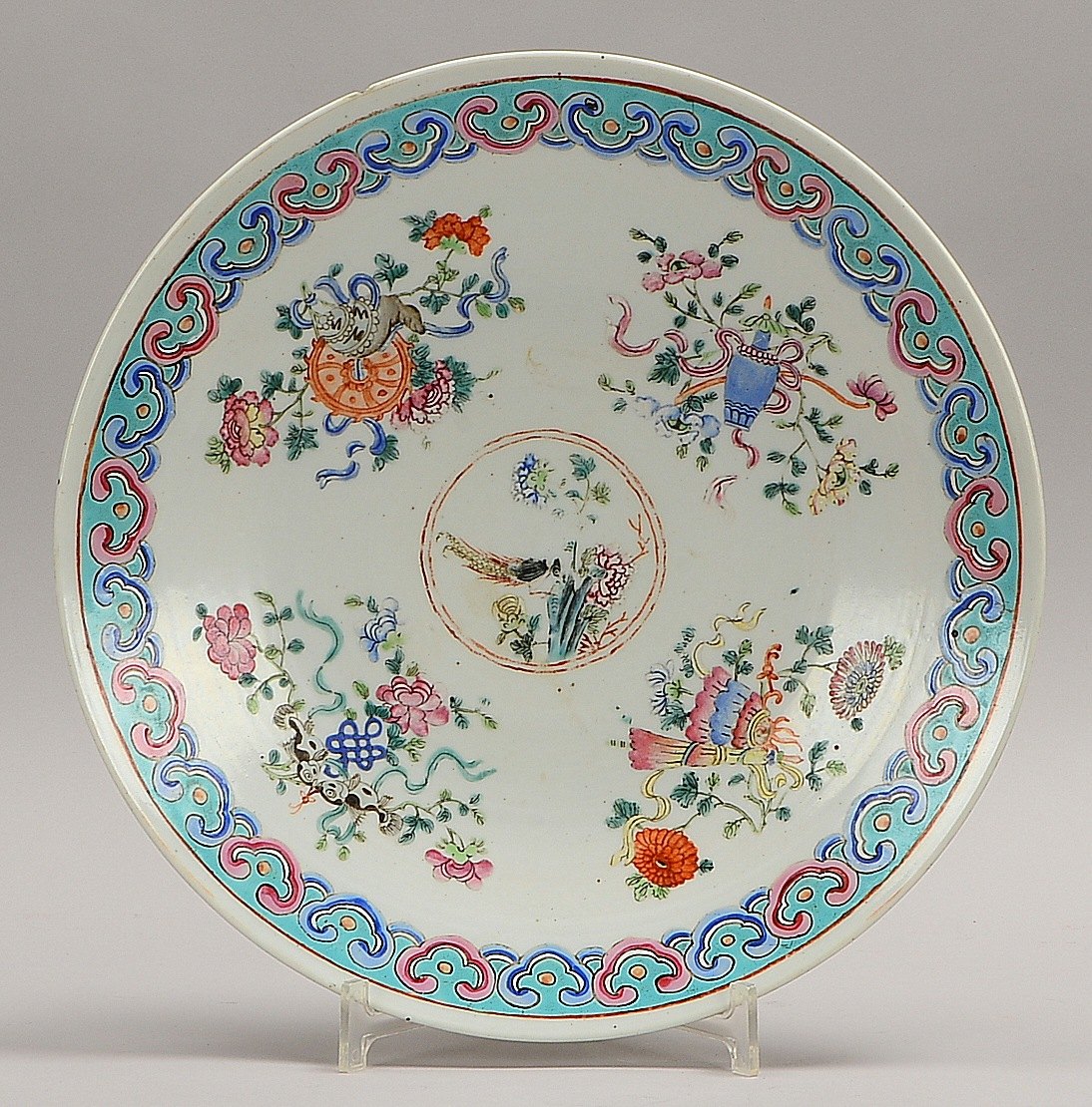 Porz.-Teller (China), polychr. Dekor ('Vasen', 'Blüten', 'Fische', 'Phönix', u.a.); Ø 34 cm