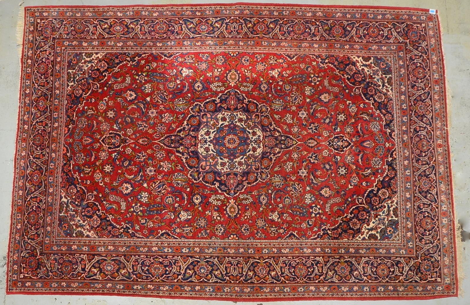 Keshan, mittelfeine Knüpfung - insgesamt gleichmäßiger Flor; Maße 345 x 242 cm