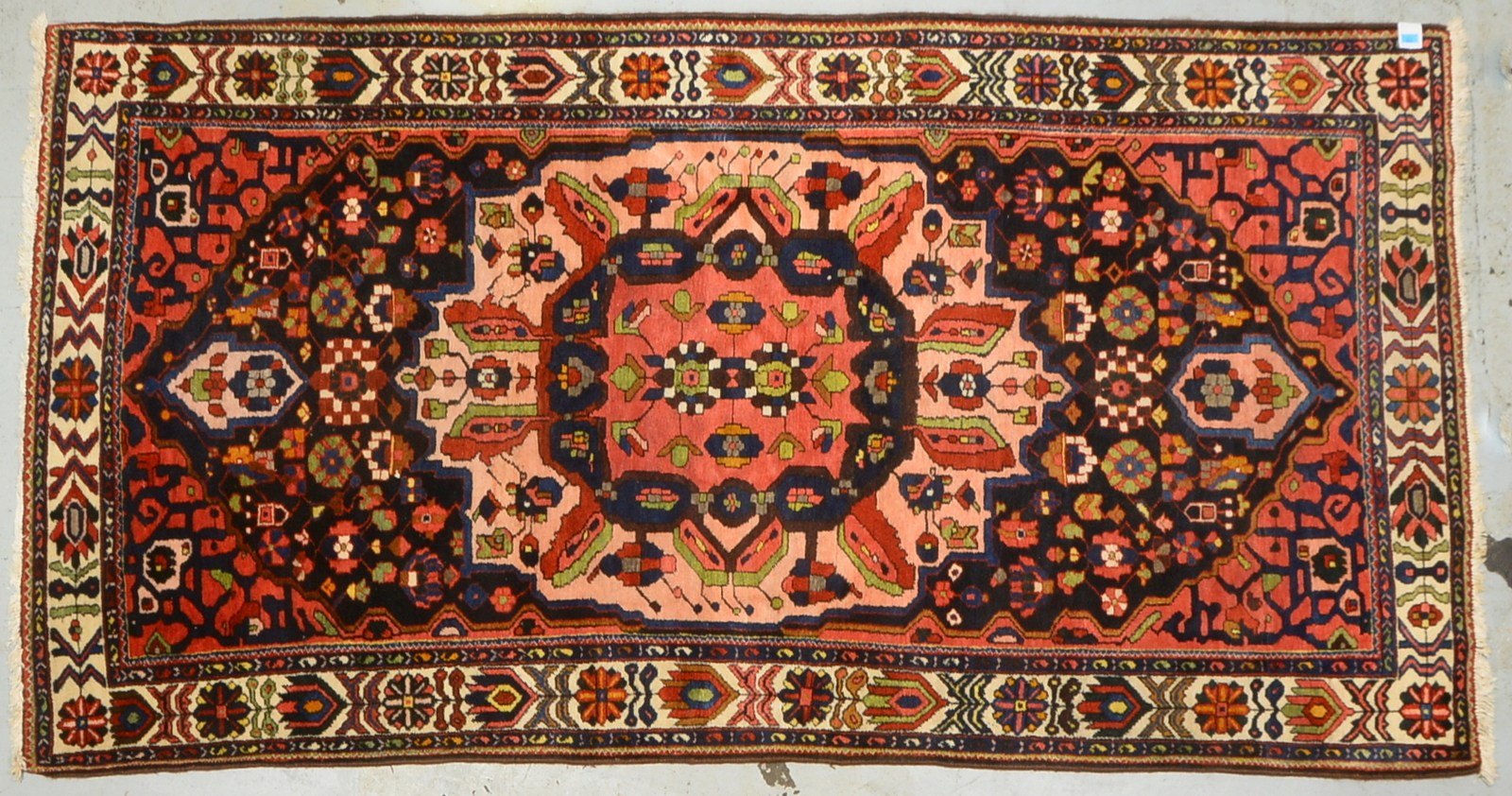 Bakhtiari (Iran), ringsum komplett, hochflorig - in gutem Zustand; Maße 307 x 165 cm