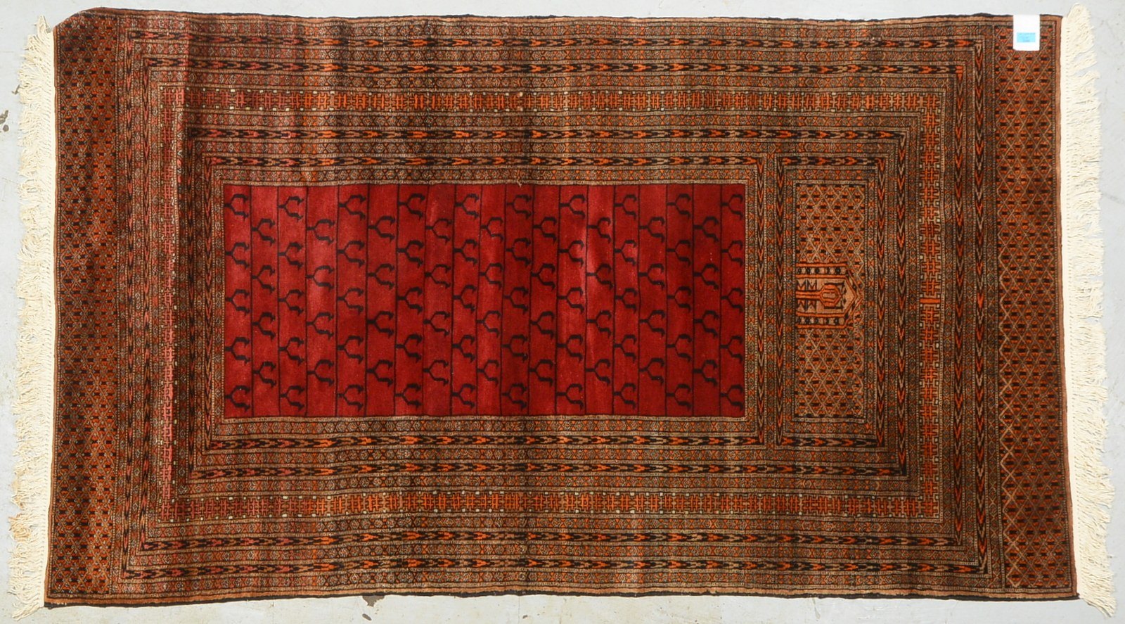 Orientteppich (Pakistan), mittelfeine bis feine Knüpfung, rotes Innenfeld mit Musterung