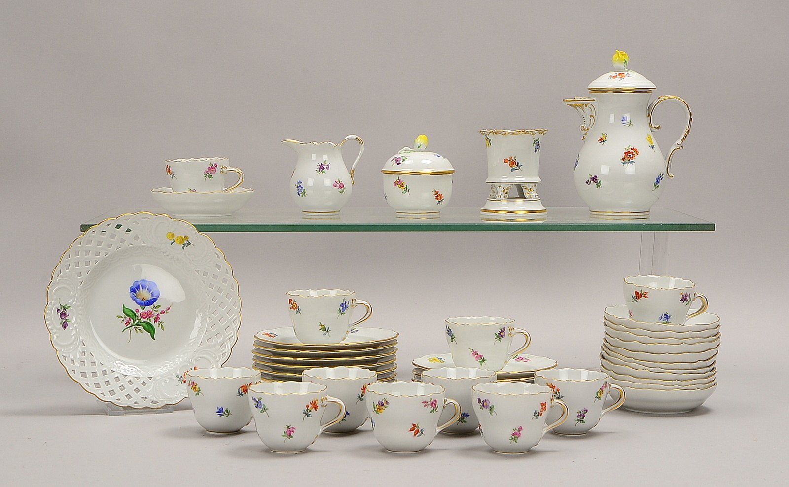 Meissen (2-gestrichen), Kaffeeservice, Dekor 'Streublume', für 12 Personen (1 Tasse fehlt)