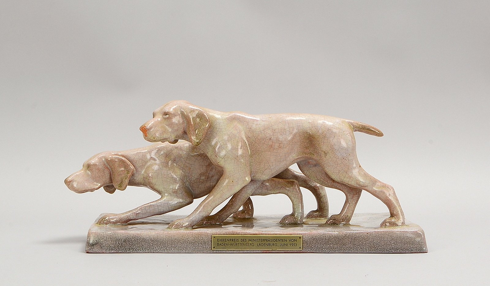 Karlsruher Majolika-Manufaktur, Keramik-Figurengruppe, 'Jagdhunde', glasiert