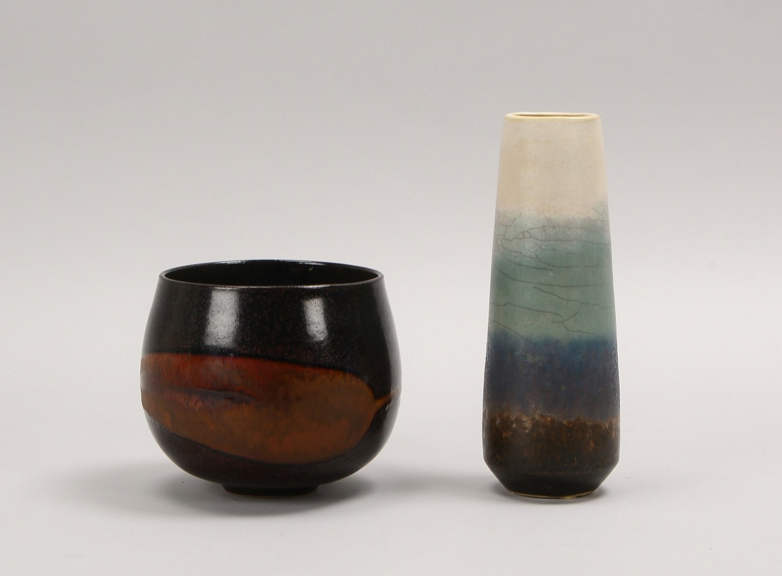 Pluquet-Ulrich, E., 2 Keramikvasen, mit Künstlersignet; 1x Höhe 12,5 cm, 1x Höhe 21,3 cm