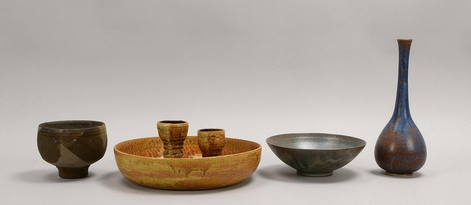 4 Keramiken: J. Biagini, R. Doss, M. Schwarze, 1x ungedeutet; Höhe bis 26 cm, Ø bis 27 cm
