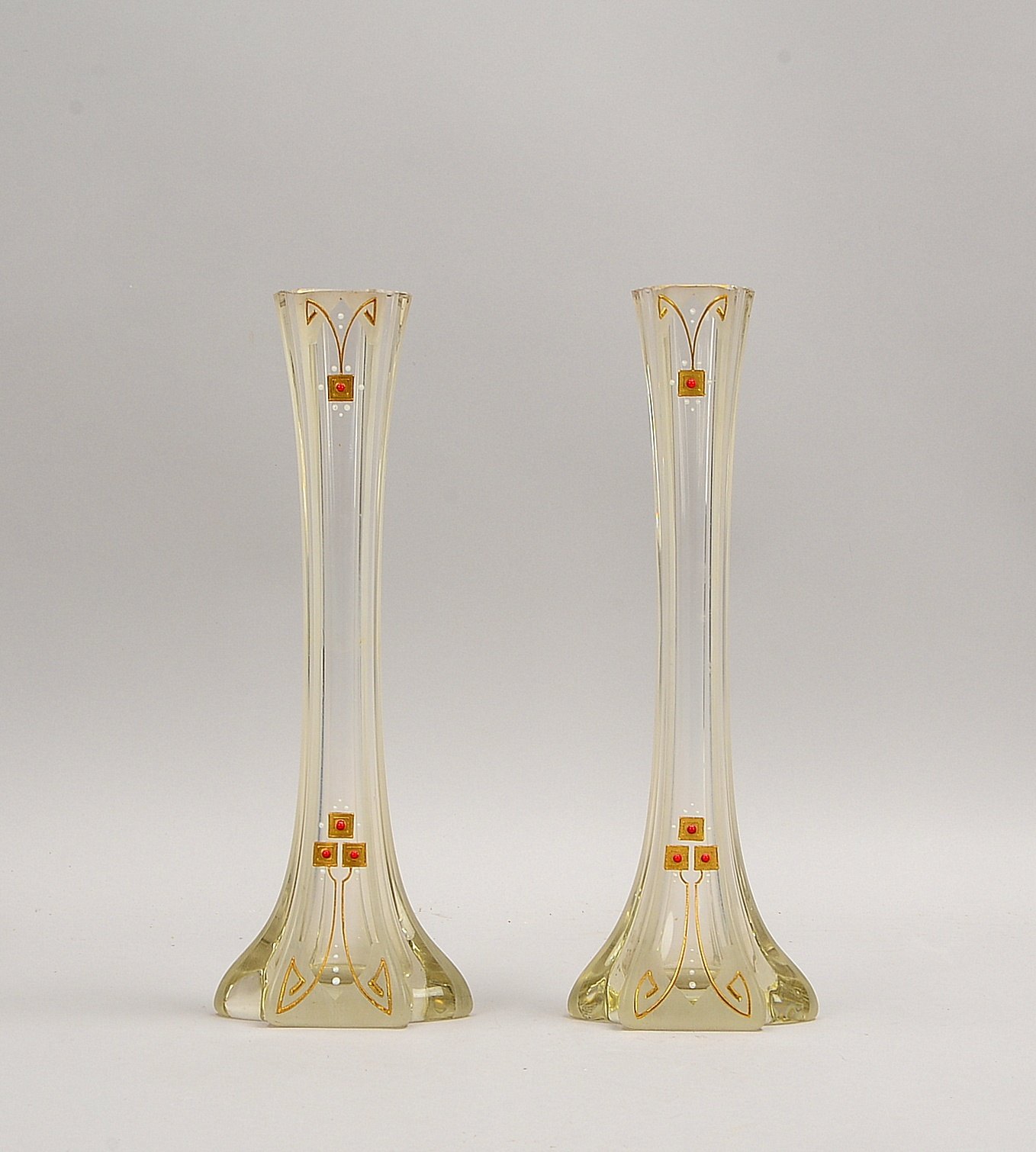 2 Glasvasen (Jugendstil/Art déco), partiell mattiert, Emaille-/Goldaufschmelzg.