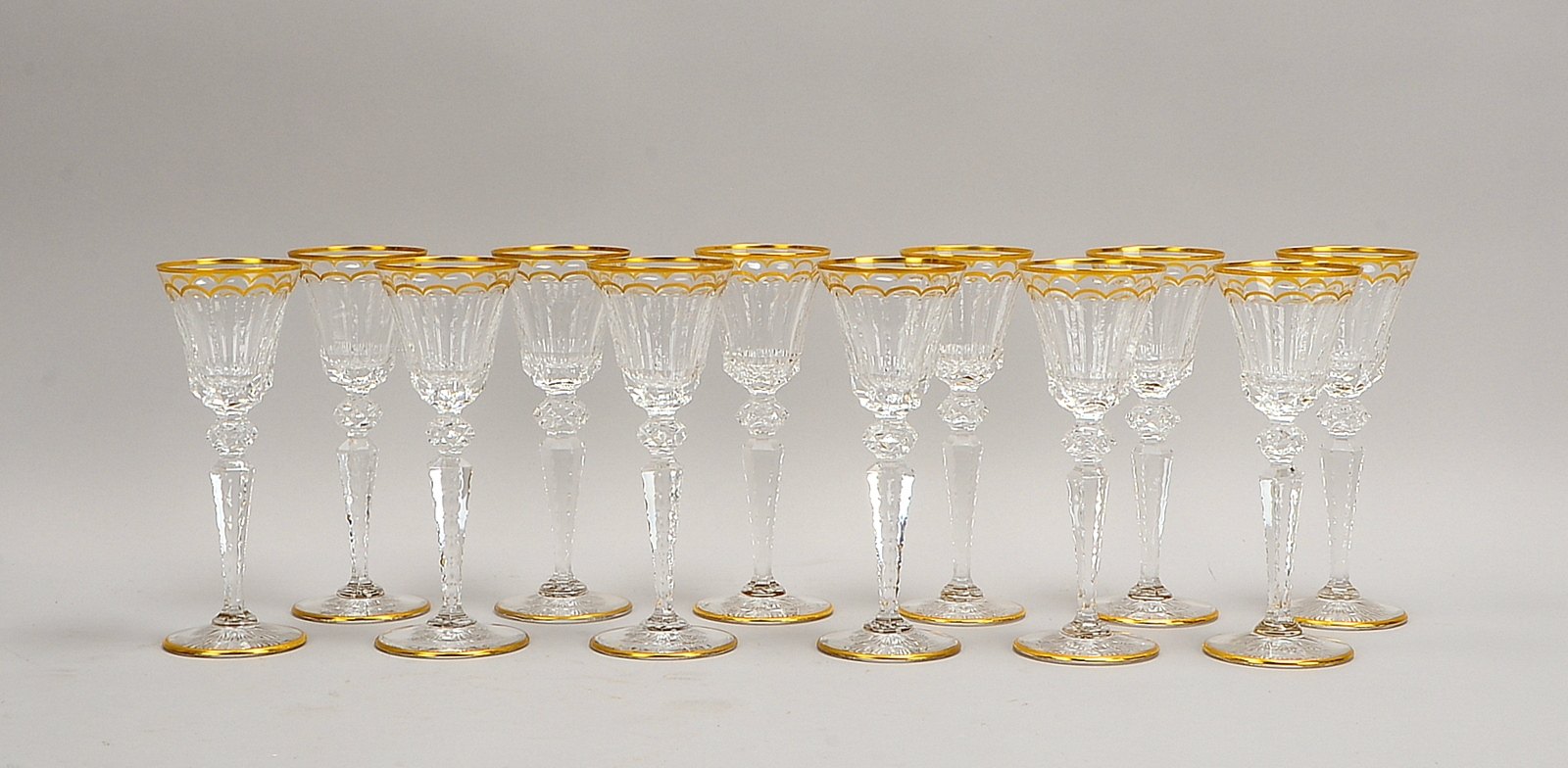 St. Louis/Frankreich, 19 Dessertweingläser, Kristallglas, partiell geschliffen/vergoldet