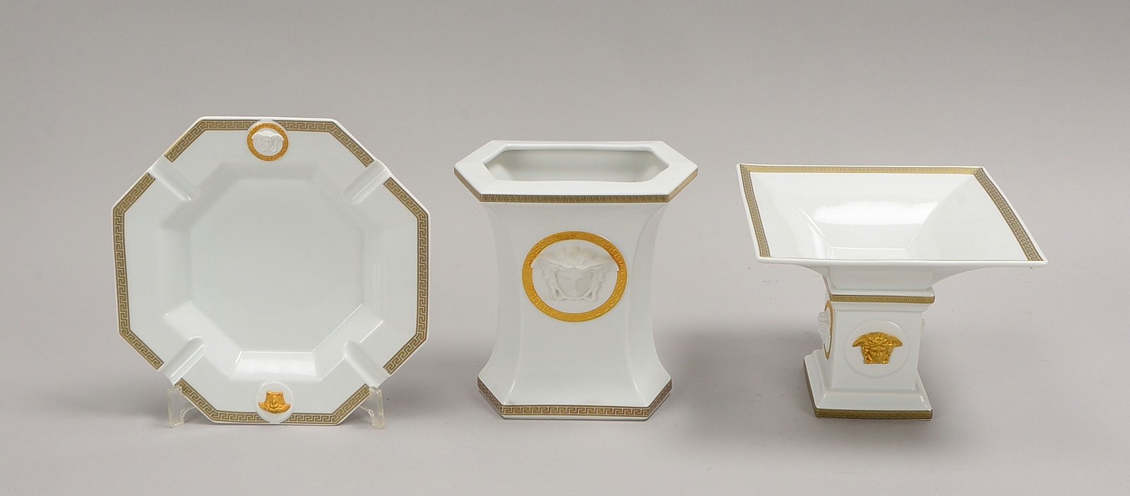 Rosenthal/Versace, 3 Porz.-Gefäße, 'Gorgona': Tischaufsatzschale, Vase und Ascher