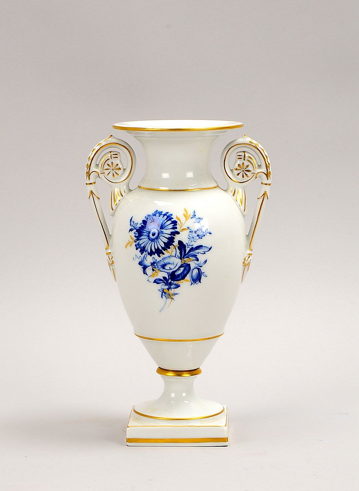 Meissen (I. Wahl), Porzellan-Henkelvase, Dekor 'Blaue Blume'; Höhe 22,5 cm