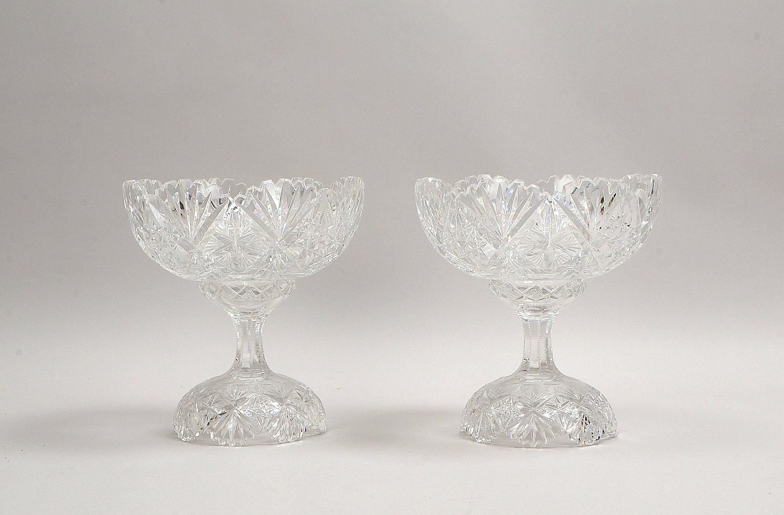Paar Tafelaufsätze (um 1900), Kristallglas; Höhe 25, Durchmesser Ø 23 cm