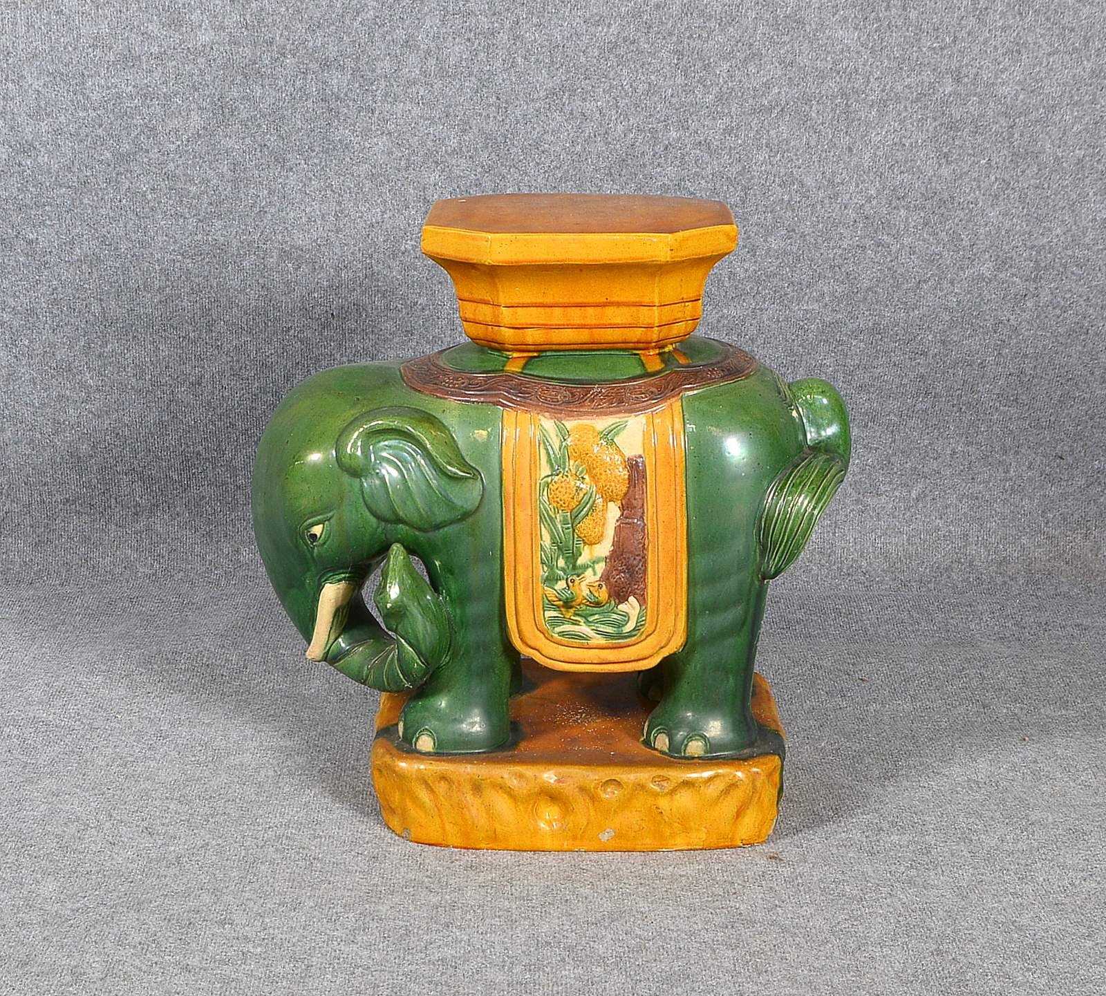Figürlicher Blumenständer, 'Elefant', Keramik, polychrom staffiert; Höhe 57 cm