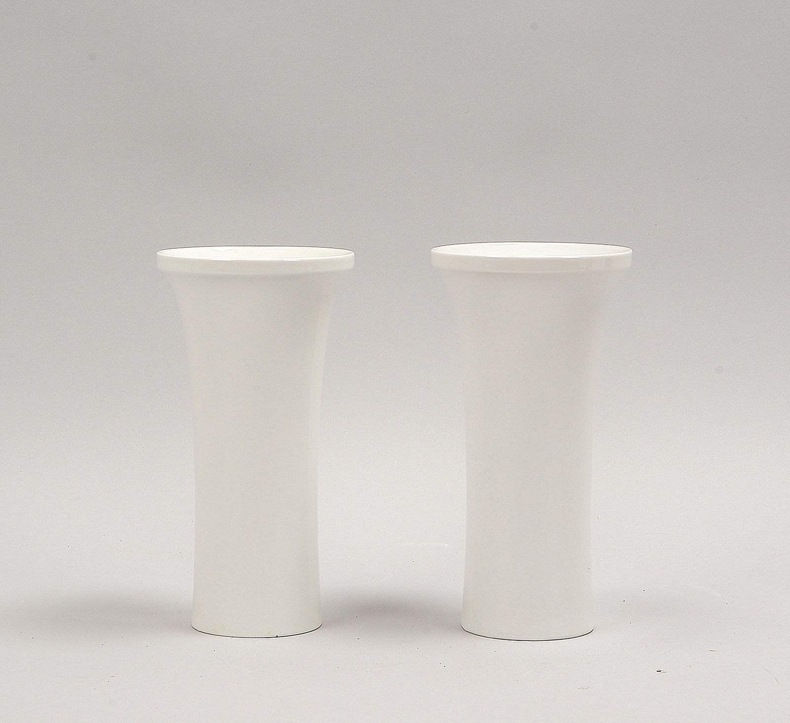 KPM Berlin (I. Wahl), Paar Porz.-Vasen, Form 'Parabel', Entw. Joh. Henke; Höhe 20 cm