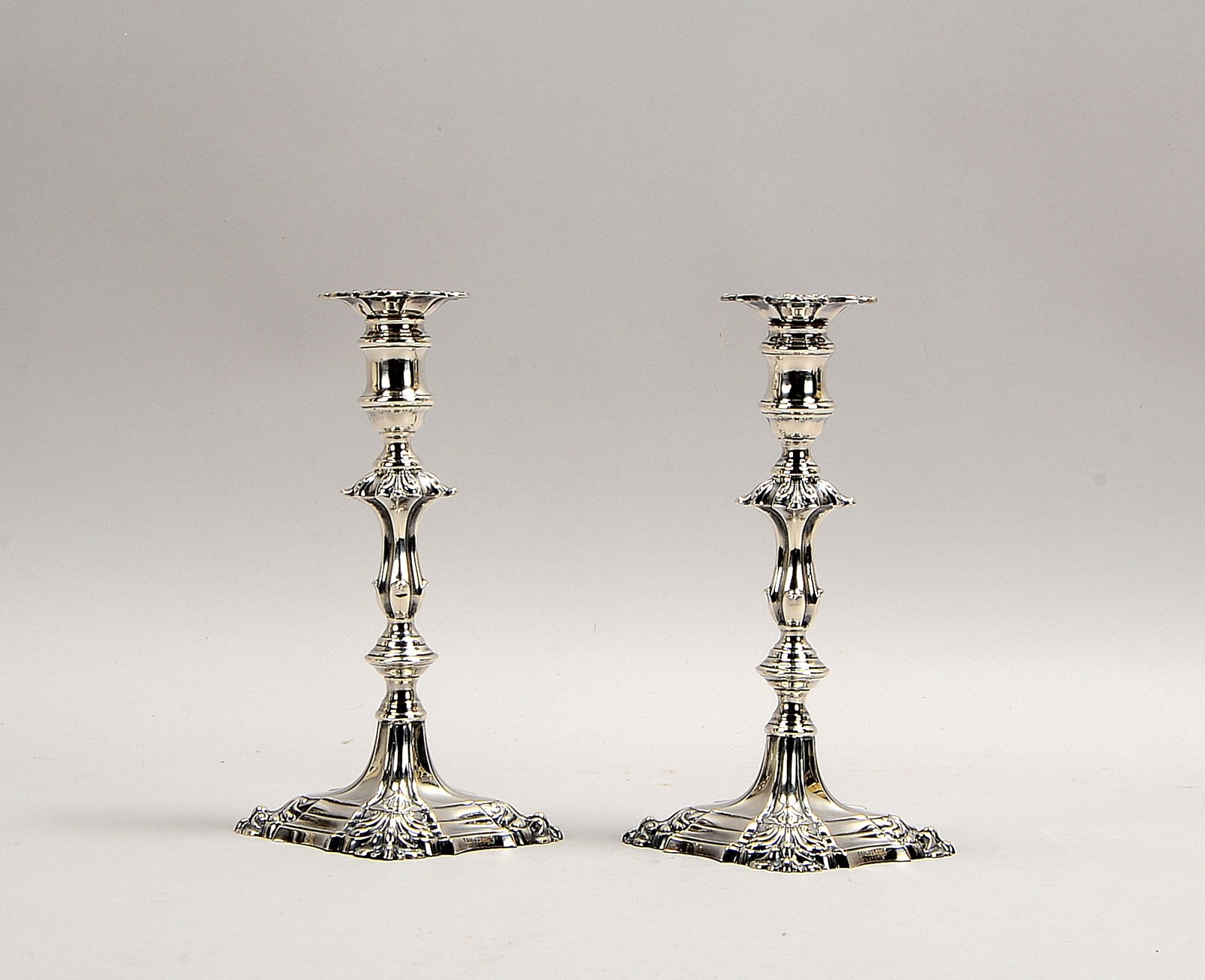 Sorley & Steele/London (1894), Paar Tischkerzenleuchter, Sterlingsilber; Gew. 704 g