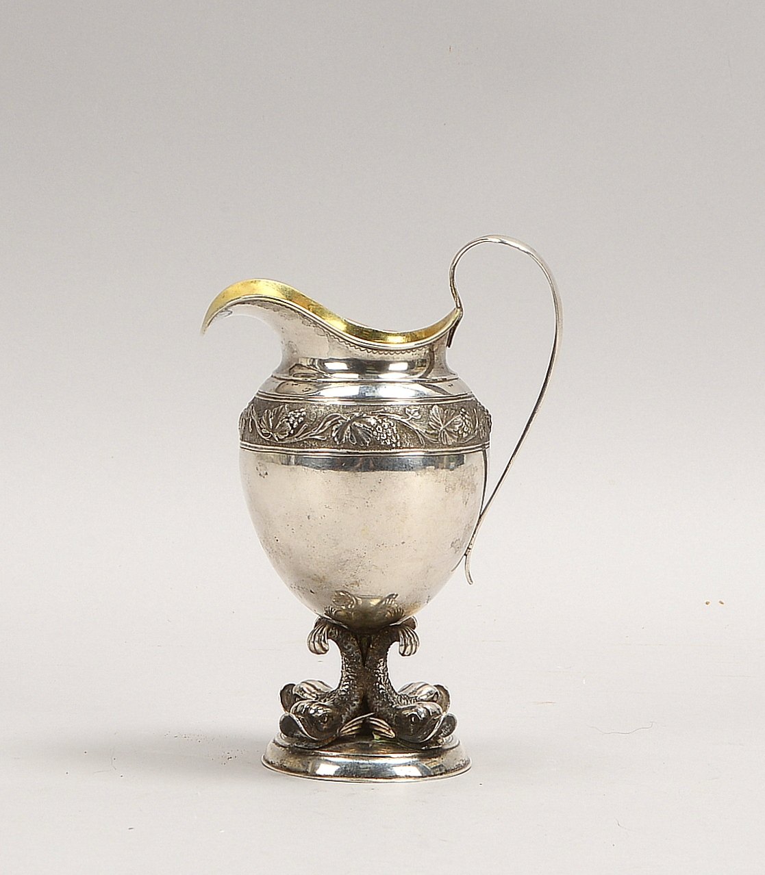 Mencke, C.G. (Bremen, um 1820), Schenkkanne, Silber/innen verg., Reliefdekor, Gew. 258 g