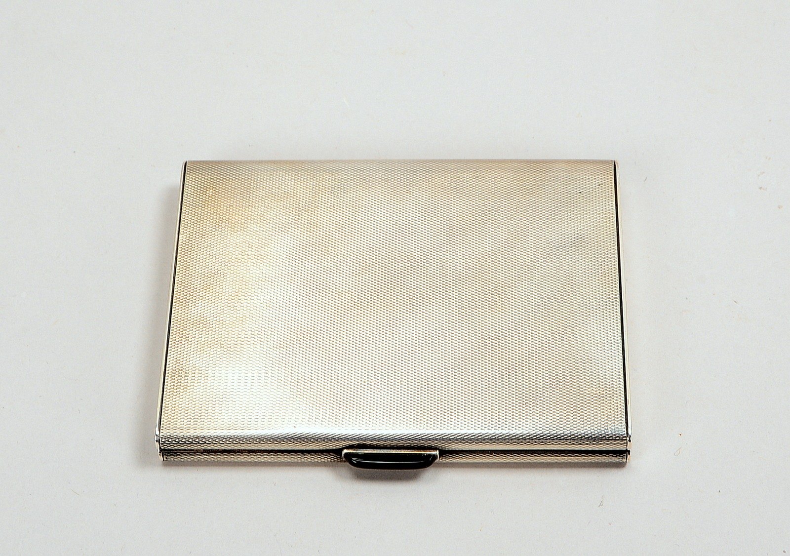 Zigarettenetui, 925 Sterlingsilber, flaches gouillochiertes Gehäuse, innen verg.; Gew. 188 g