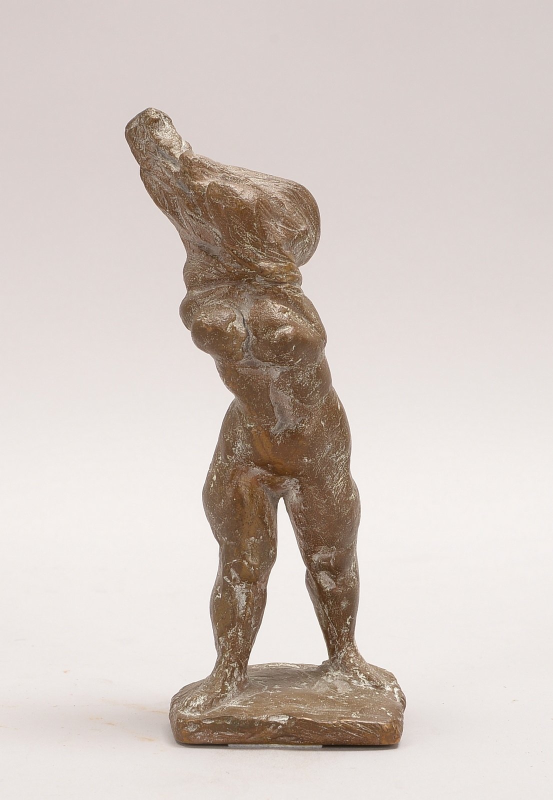 Altenstein, Bernd (*1943 Schlossberg), Bronzeskulptur, 'Sich Entkleidende', monogr.