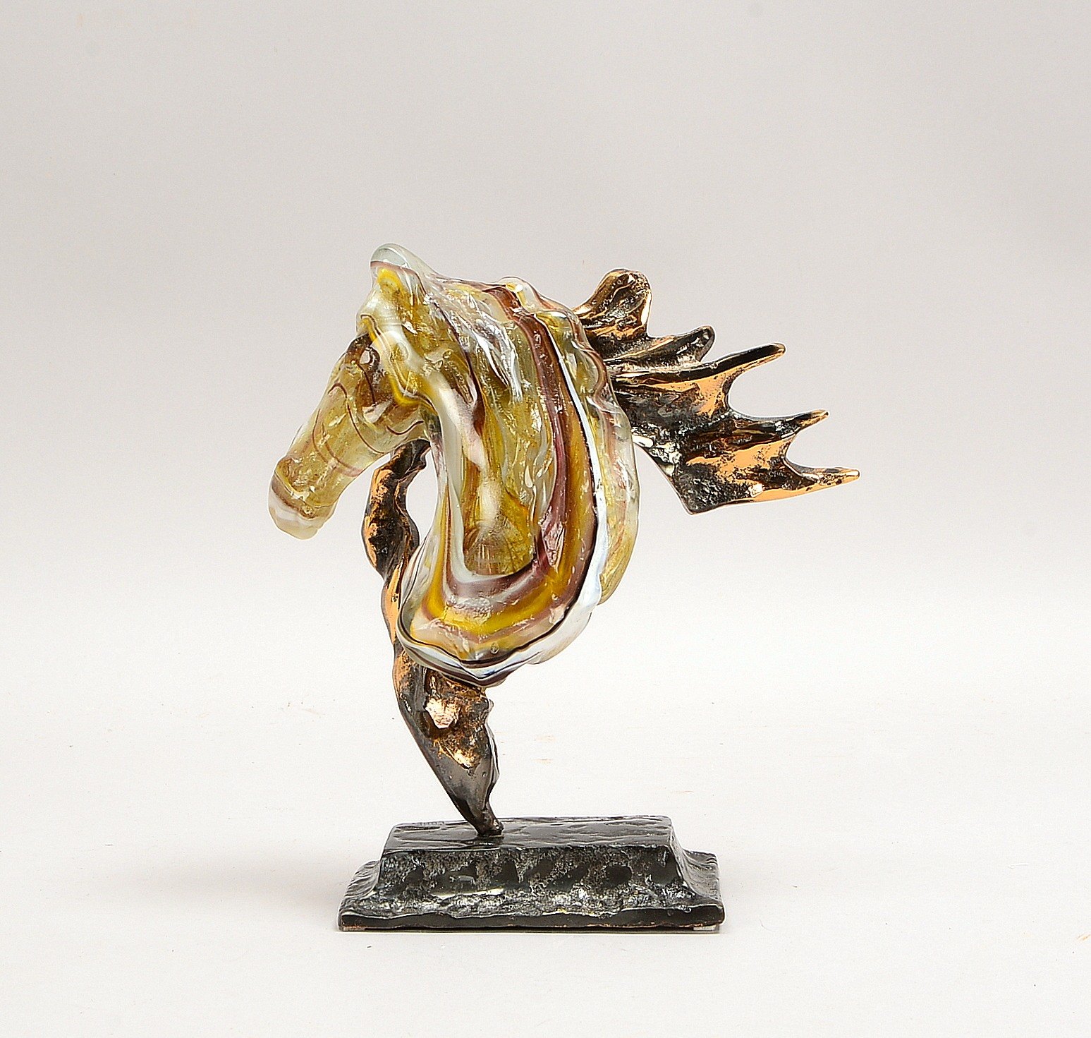 Lohe, Yves (*1947 Frankreich), Skulptur, 'Seepferdchen', Bronze/Glas mit farb. Einschm.
