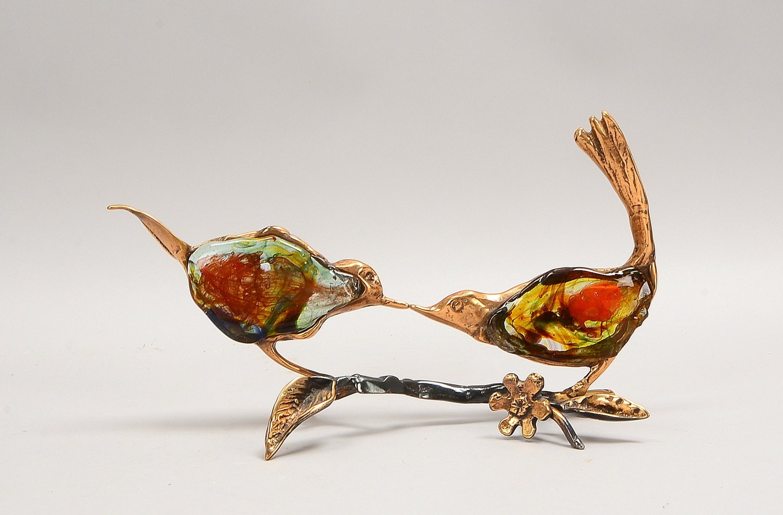 Lohe, Yves (*1947 Frankreich), Skulptur, 'Zwei Vögel', Bronze/farbiges Glas, signiert