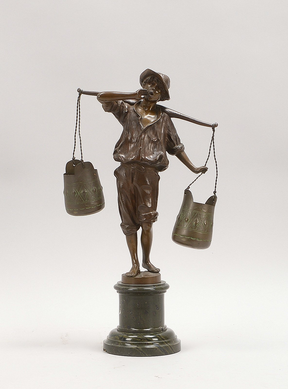 Rosse, Franz, Bronze, 'Rufender Wasserträger', Plinthe sign./dat. '1897', auf Postament