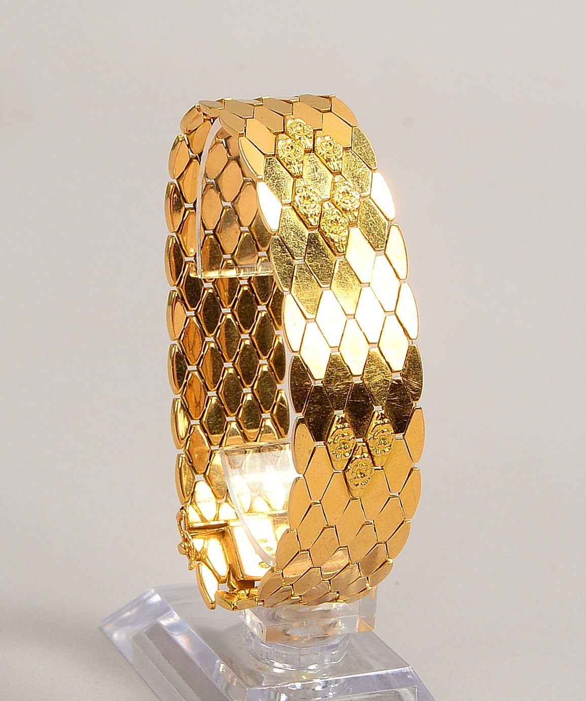 Armband, 750 GG (gest.), Glieder in Wabenstruktur, mit Steckschließe; Gew. 40,10 g
