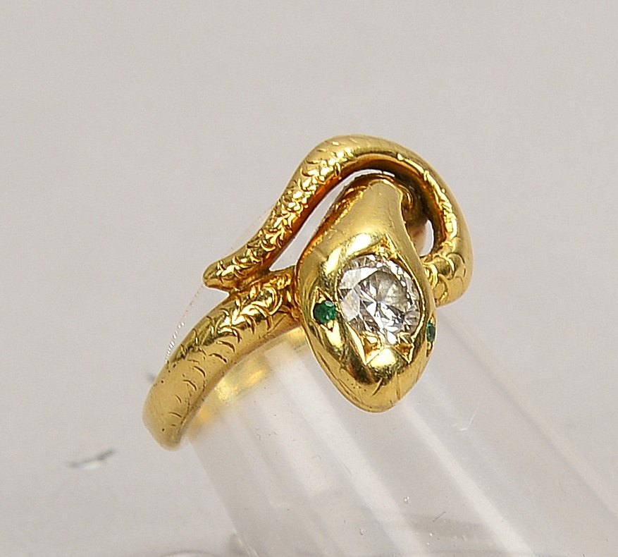 Figürl. Ring, 585 GG (gest ), 'Schlange', mit Diamant und 2x kl. Smaragden; Gew. 7,20 g