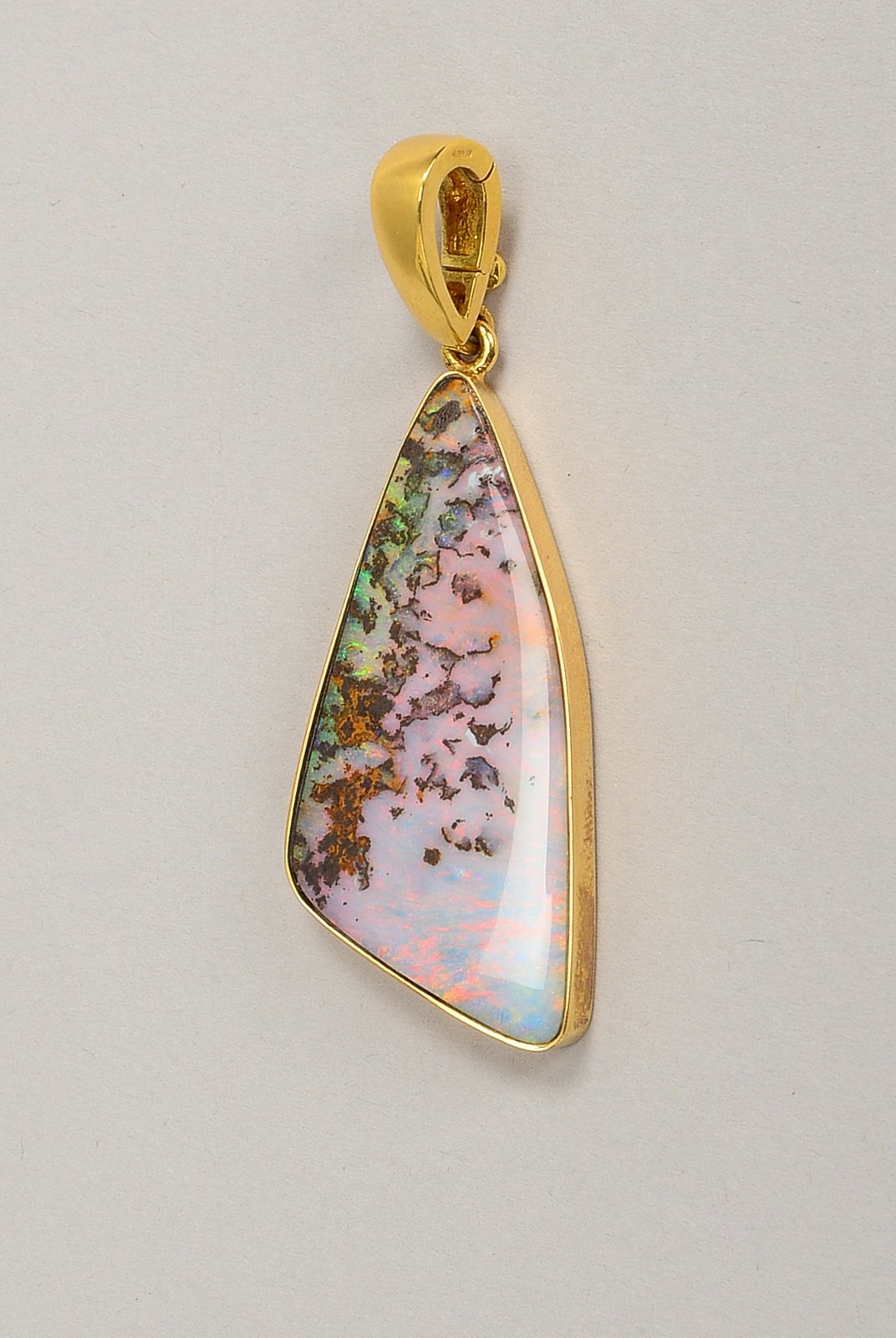 Anhänger (Goldschmiedearbeit), 750 GG (gest.), mit Boulder-Opal-Platte, mit Clipschließe