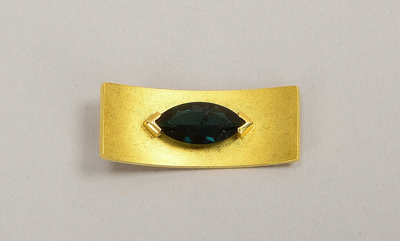 Anhänger (Goldschmiedearbeit), 750 GG (gest.), mit Turmalin von ca. 1,44 ct; Gew. 5,10 g
