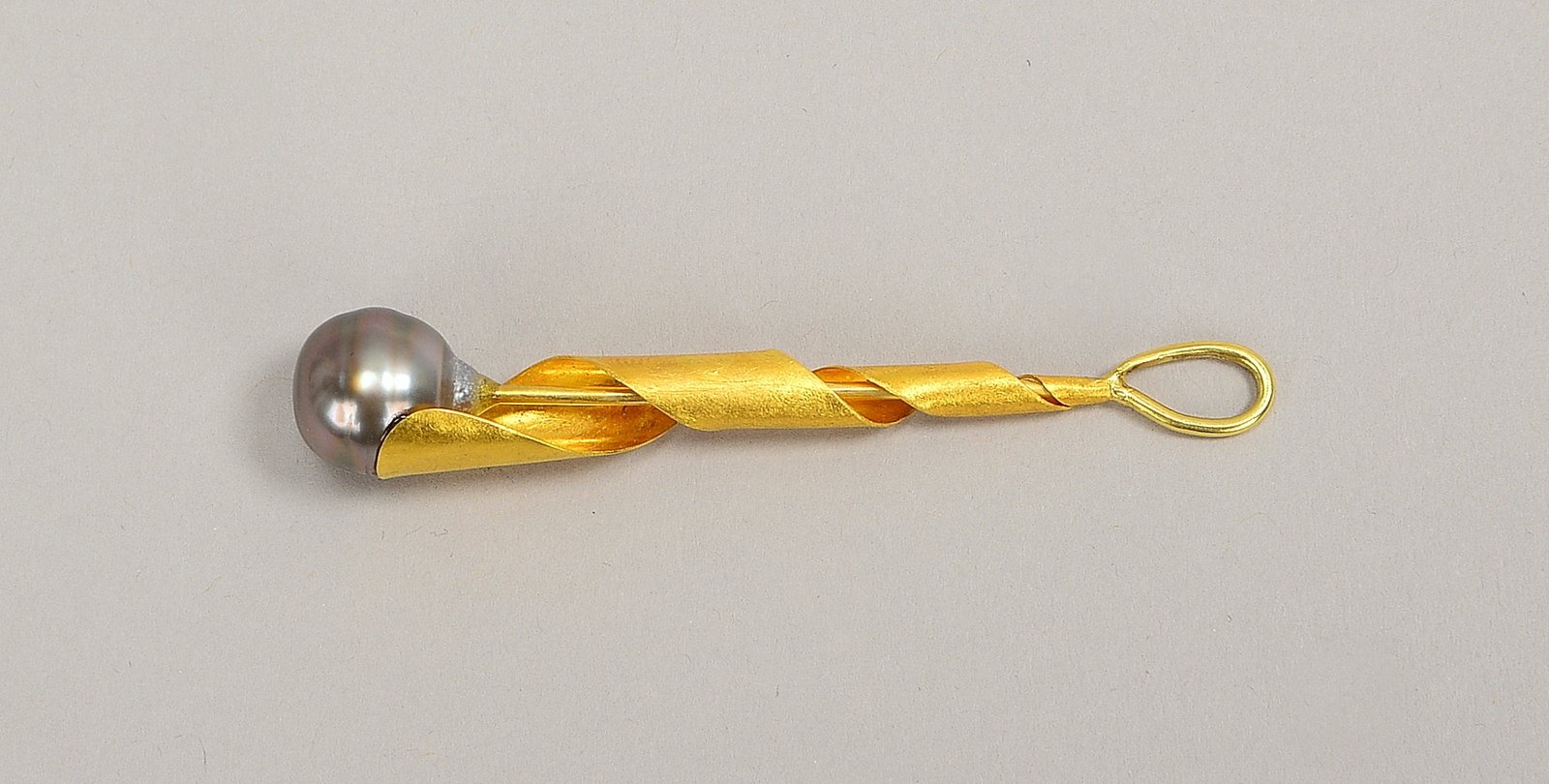 Anhänger (Goldschmiedearbeit), 750/900 GG (gest.), mit einzelner Tahitiperle