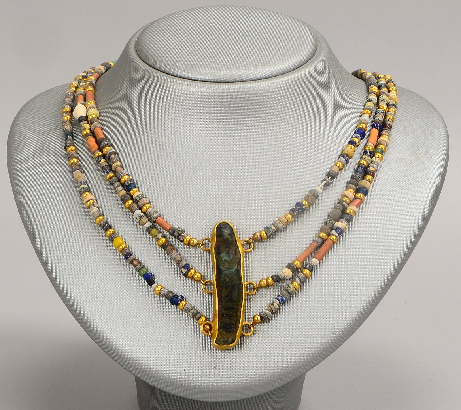 Uschebti-Collier, 3-str., 900 Gold-gef., antike Perlen/Goldkugeln, 900 Gold-Schließe