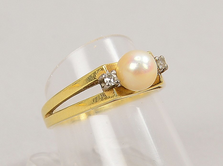 Ring, 585 GG/WG (gest.), mit Perle und 2x Begleitdiam.; RG 54, Gew. 4,20 g