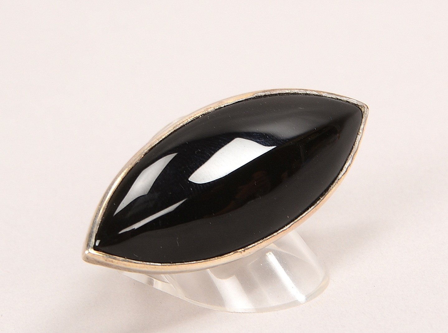 Designerring (Goldschmiedearbeit), 925 Sterlingsilber (gest.), mit Onyxbesatz, Stein im Cabochonschl