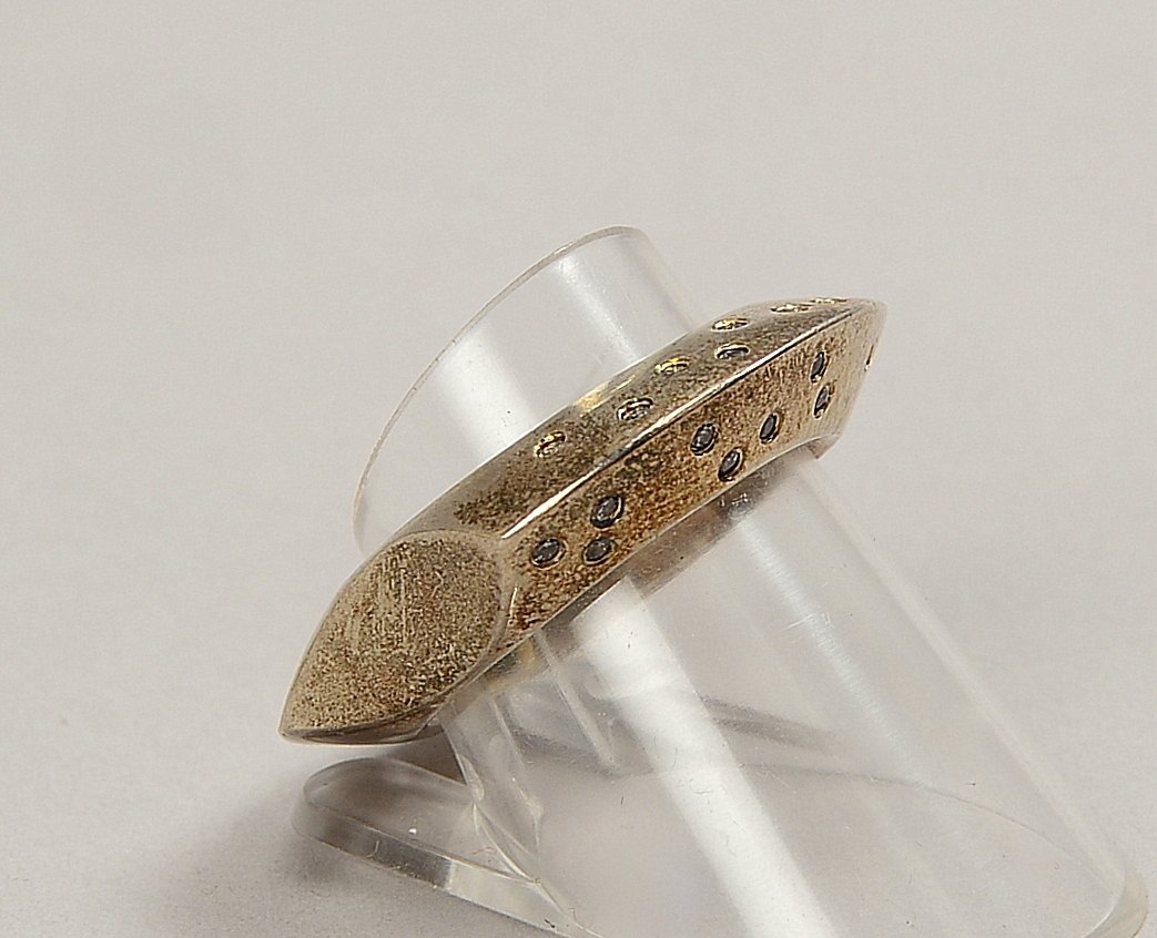 Designerring (Goldschmiedearbeit), 925 Sterlingsilber (gest.), mit 19x kl. Zirkonia