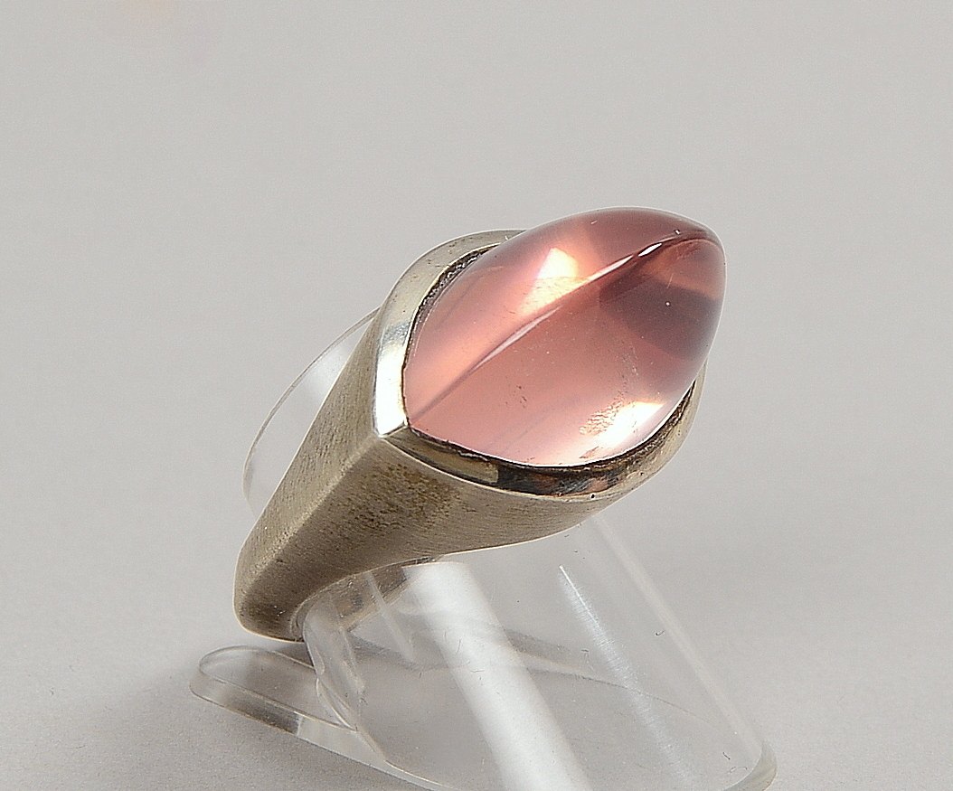 Designerring (Goldschmiedearbeit), 925 Sterlingsilber (gest.), mit Rosenquarz-Cabochon