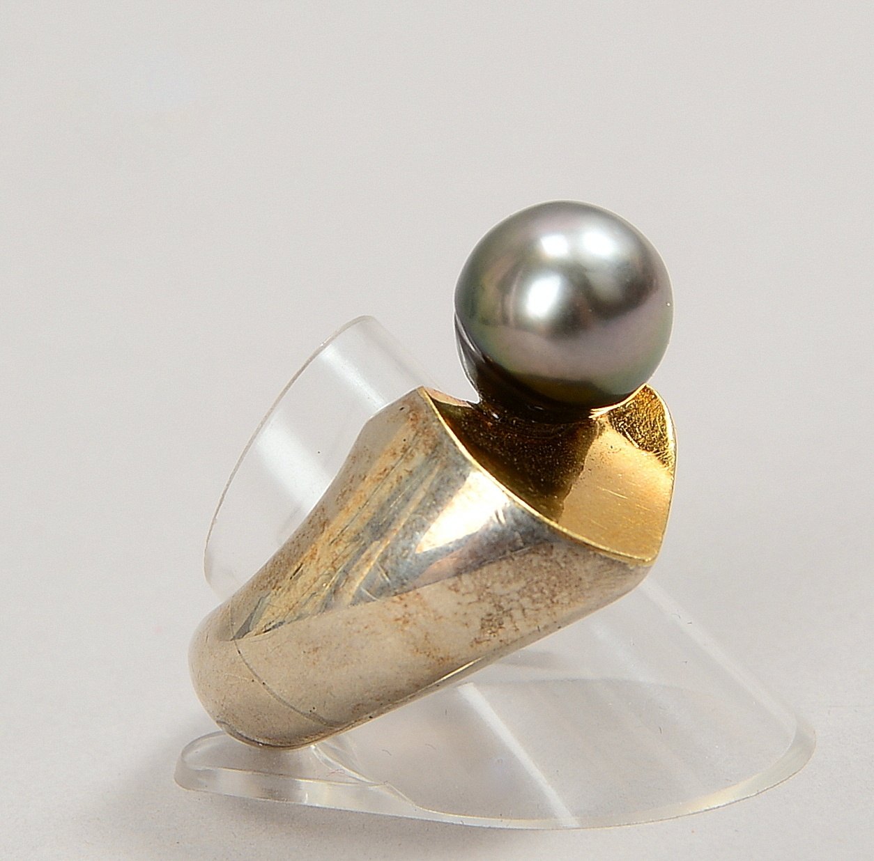 Designer-Bandring (Goldschmiedearbeit), 925 Sterlingsilber (gest.) und Gold, mit Akoyaperle