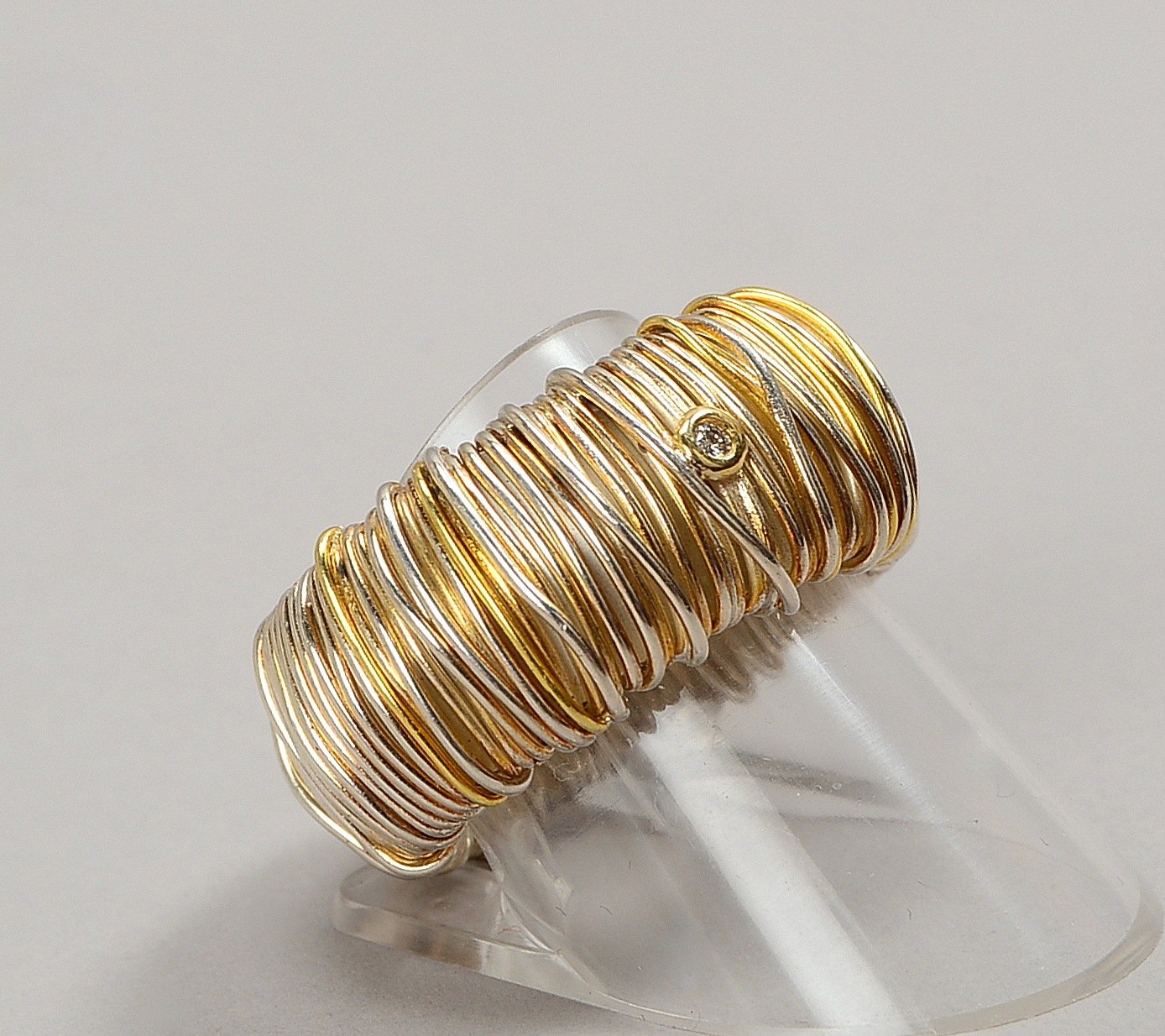Designer-Bandring (Goldschmiedearbeit), 925 Sterlingsilber (gest.) und Gold, sog. 'Vogelnest-Ring'