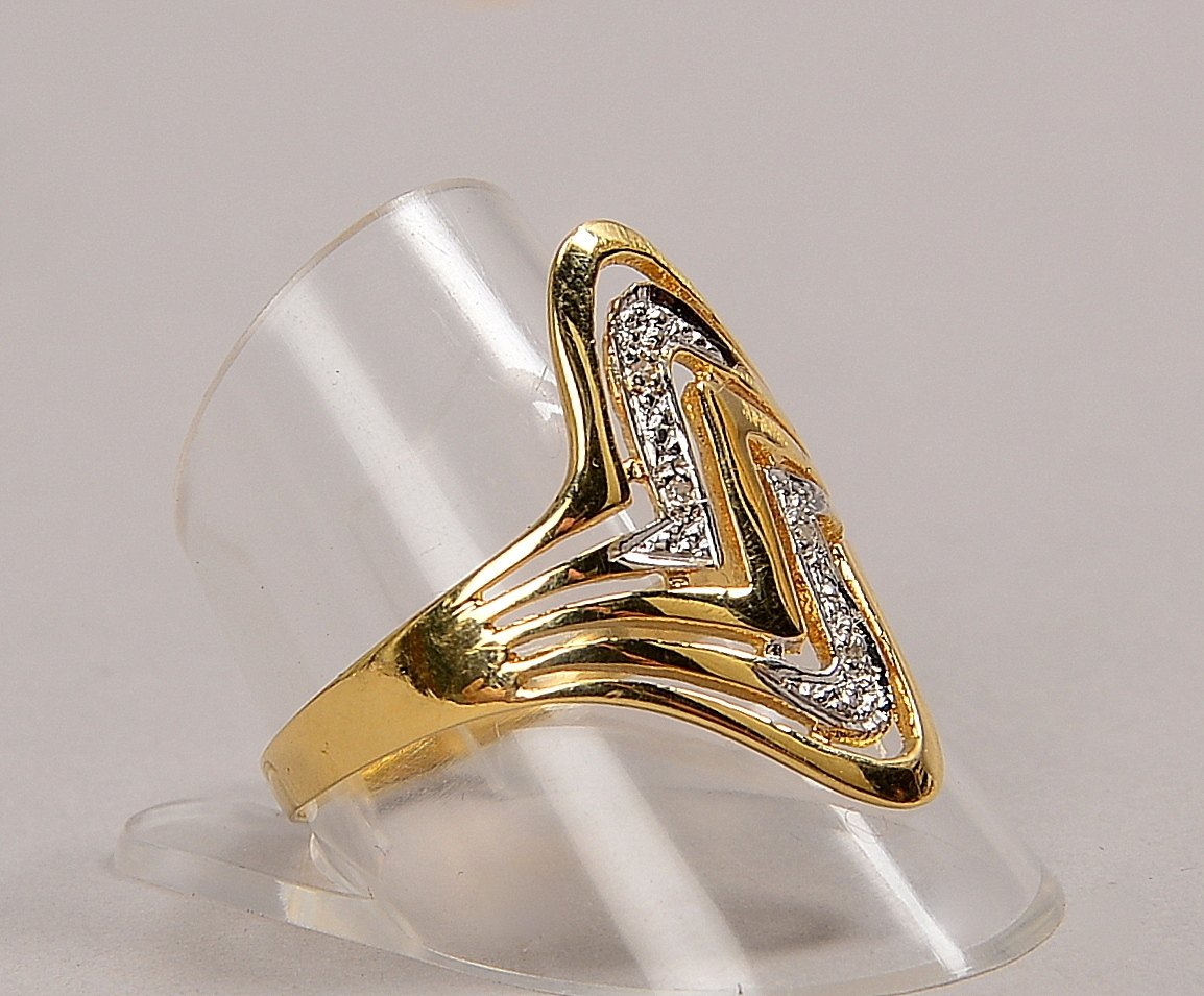 Ring, 585 GG/WG (gest.), besetzt mit 4x kleinen Diamanten; RG 64, Gew. 2,50 g