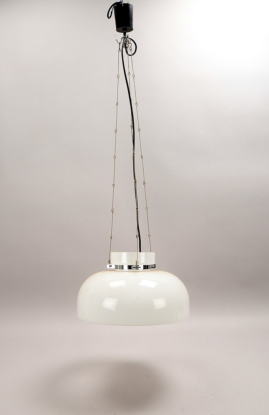 Glashütte Limburg (1960er/1970er J.), Deckenlampe, Opalglasschirm/3x Metallstränge