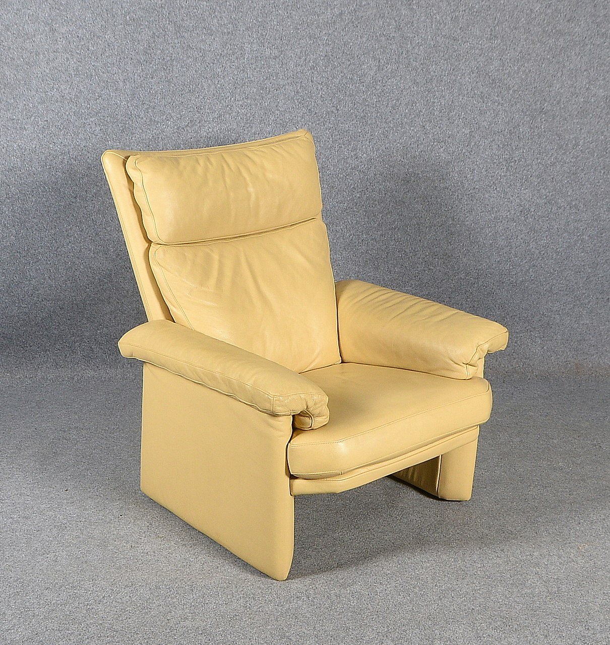 Rolf Benz, Designer-Sessel, beigef. Nappaleder; Lehnhöhe 96 cm, Sitzhöhe 42 cm
