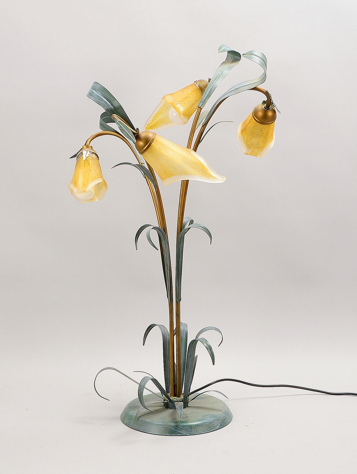 Stehlampe, 4-fl., Metall, 4x Glaskelche ('Blüten'), teils farb. gefasst, mit Schnurschalter